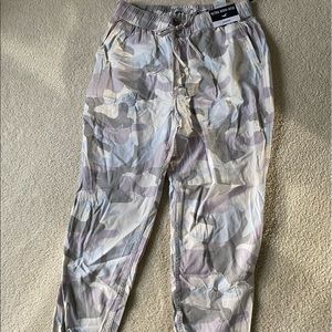 🦋 Camo High Rise Joggers 🦋